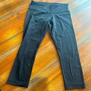 Lululemon cropped yoga pants